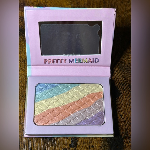 Pretty Mermaid Rainbow Highlighter Palette - Picture 8 of 8